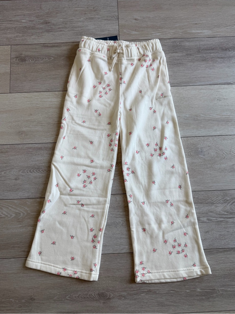 Abercrombie kids a&f essentials wide leg sweatpants girls size 9 / 10  short